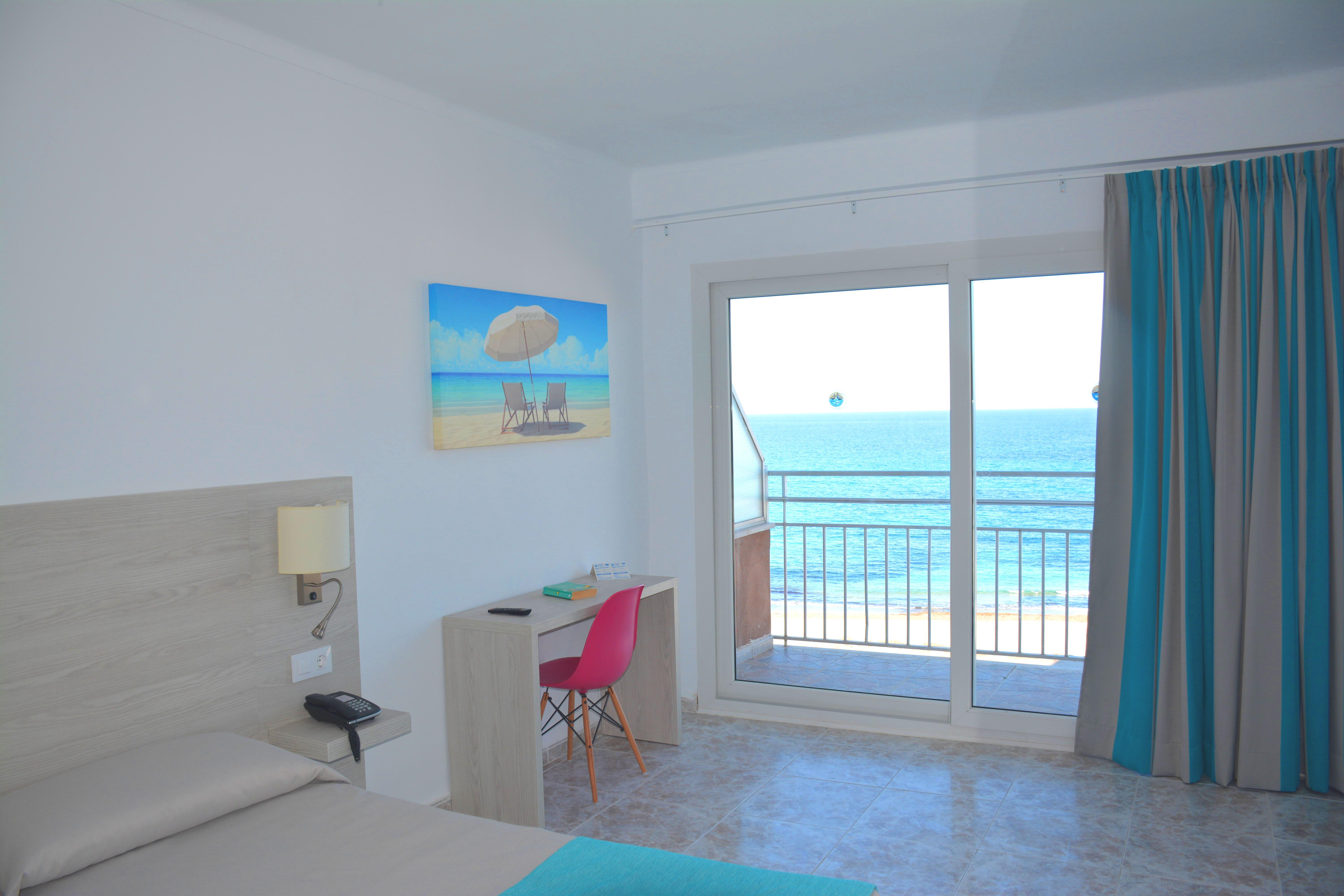 Apartamentos Playa Moreia S'Illot  Extérieur photo