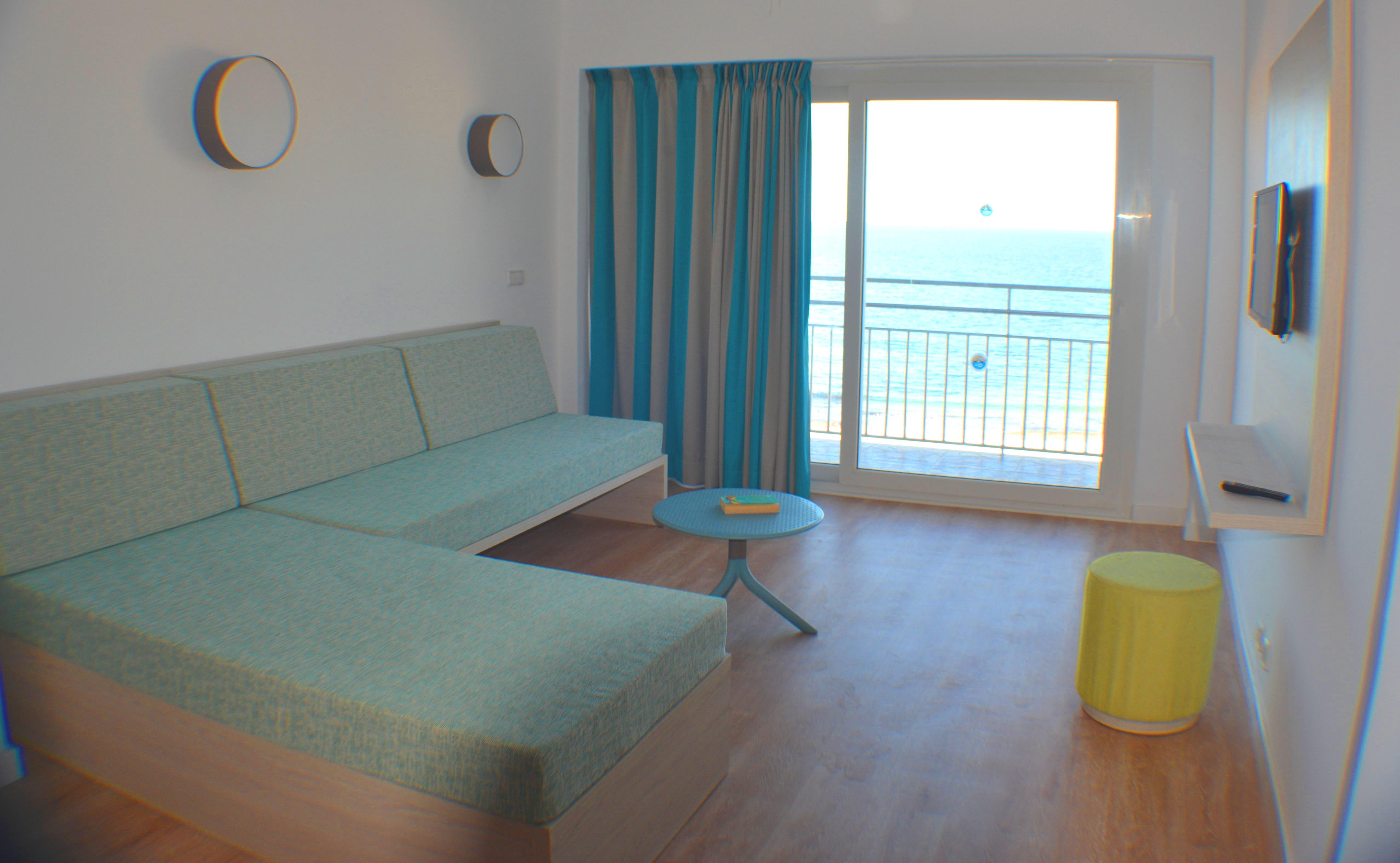 Apartamentos Playa Moreia S'Illot  Extérieur photo