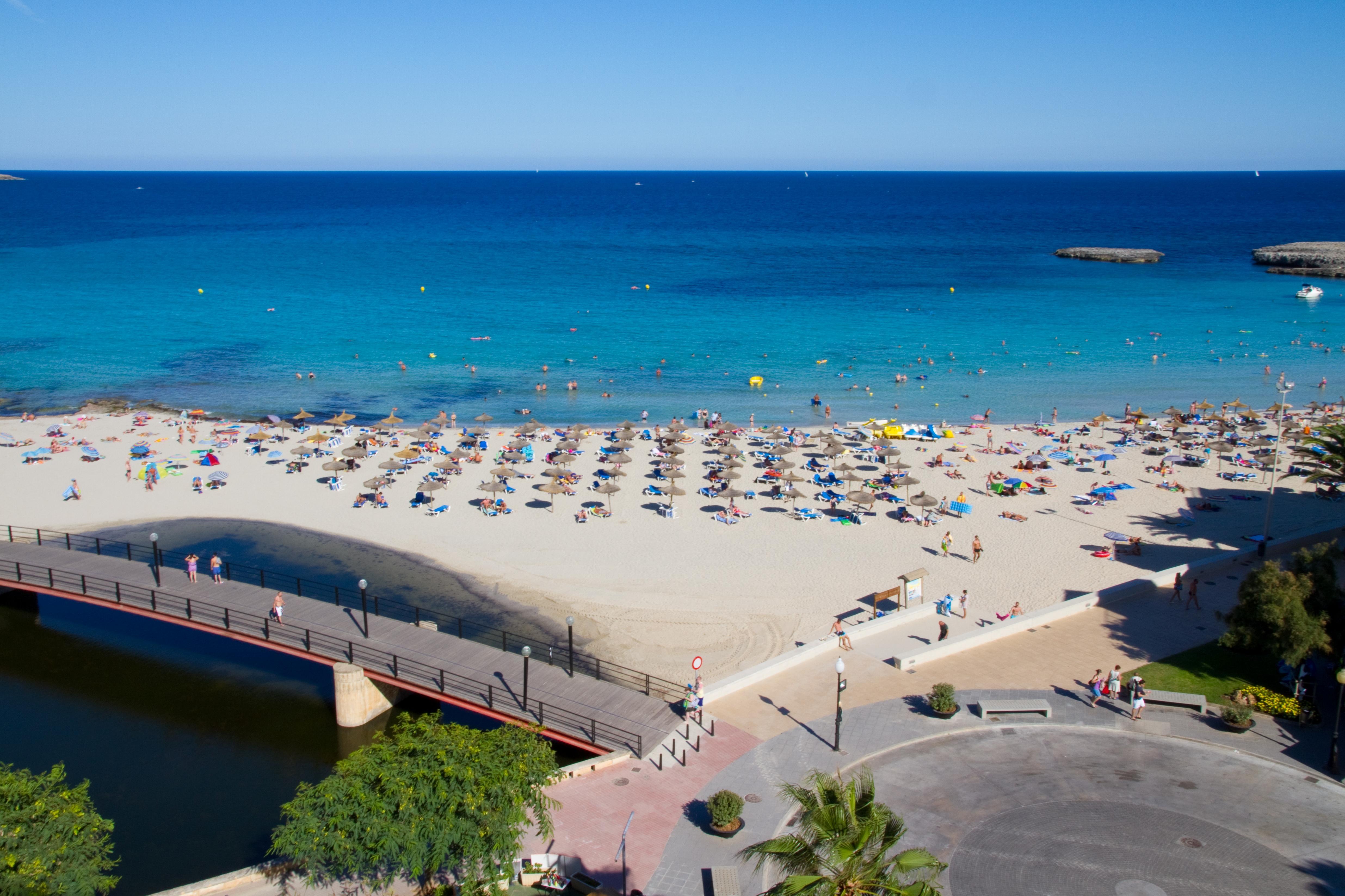 Apartamentos Playa Moreia S'Illot  Extérieur photo