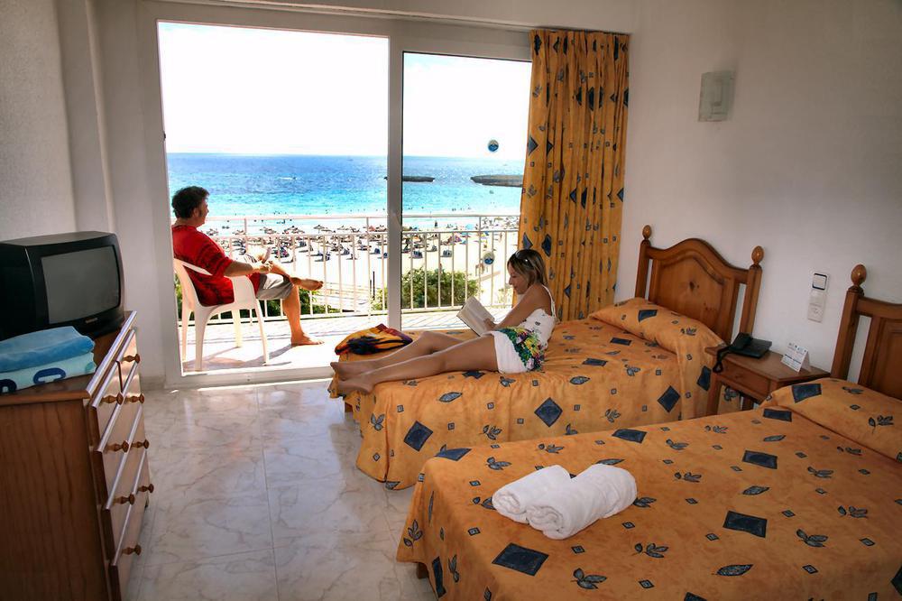 Apartamentos Playa Moreia S'Illot  Extérieur photo